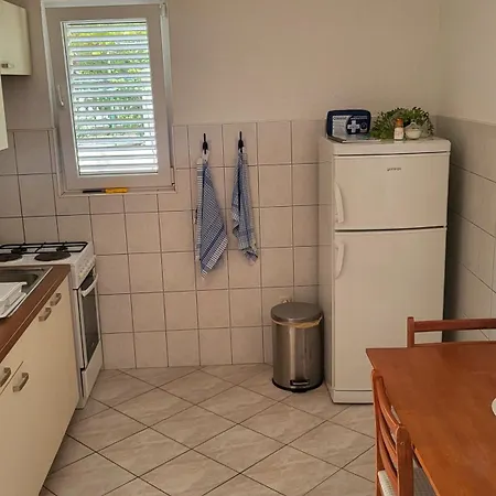Apartment Alma Orebic