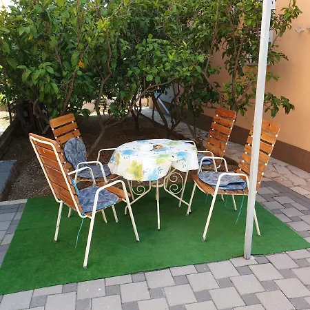 Apartment Alma *