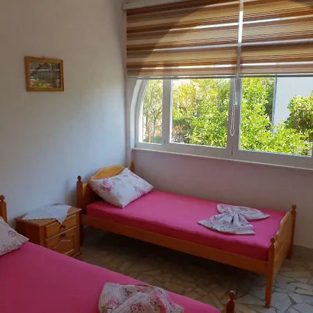 Apartment Alma Orebic